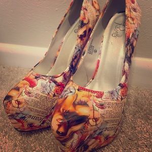 Rosette size 9 magazine print stilettos